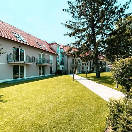 Fresh Green Wellness Apartman By Bltn Siofok Appartement Buitenkant foto